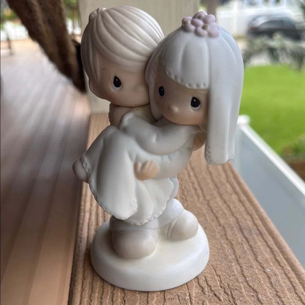 Elegant White Cake Topper for Weddings